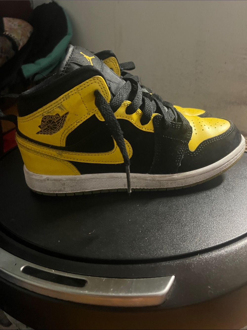 Jordan Kids Mid-Top Sneakers in Black and Yellow